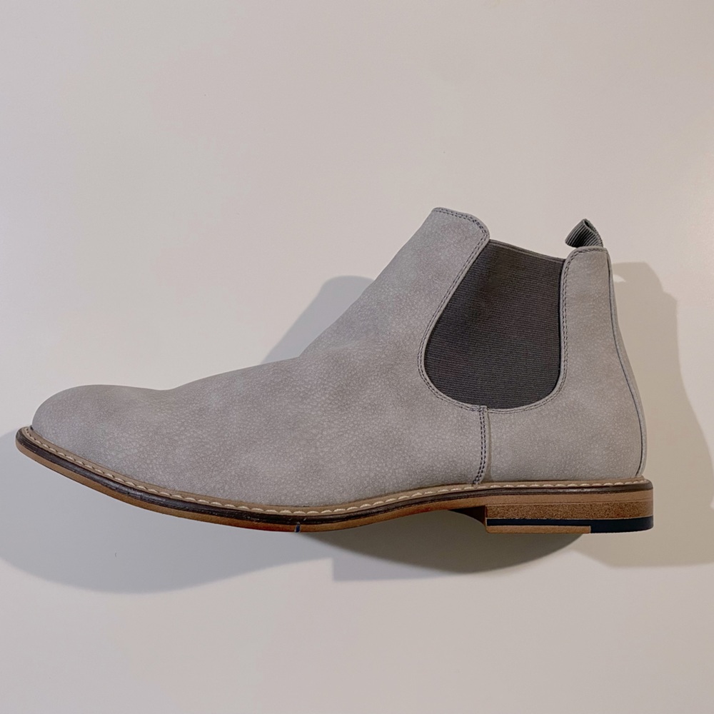 **NEVER WORN** Men’s size 12 Steve Madden Chelsea boot
